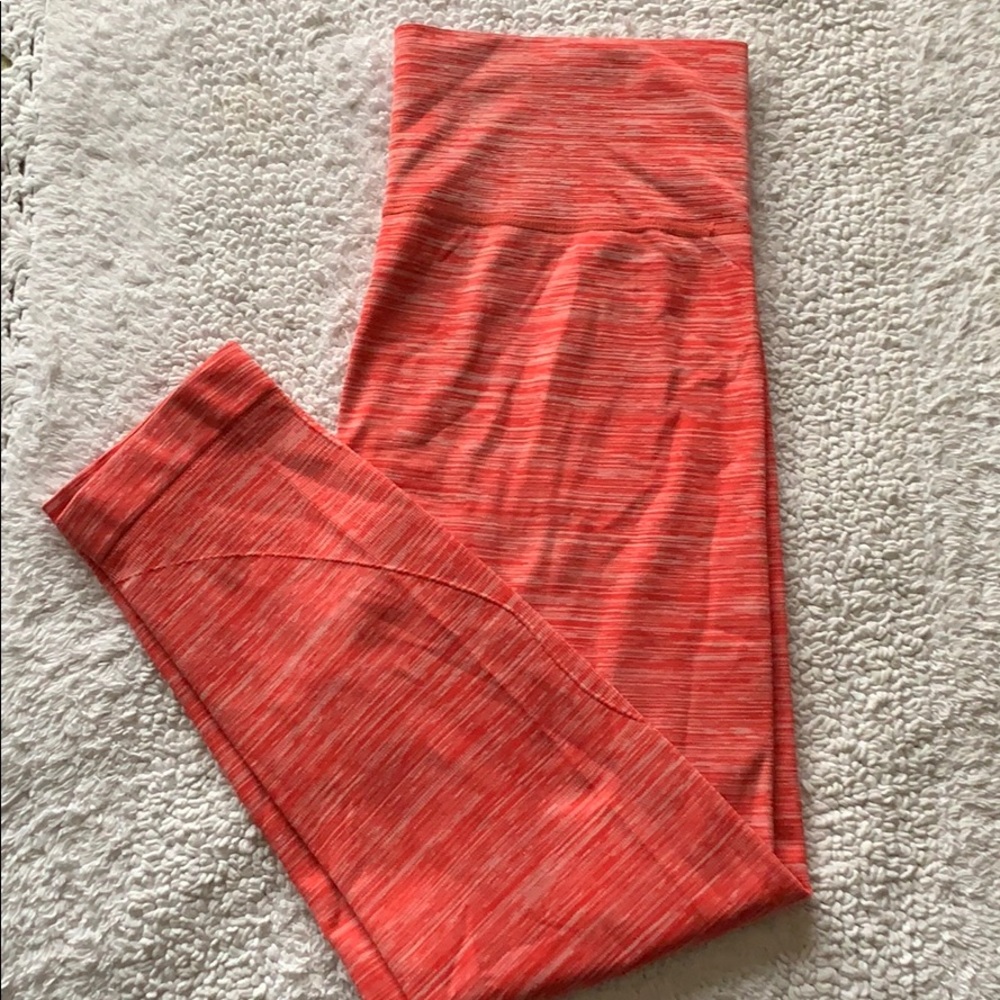 Cropped pink leggings